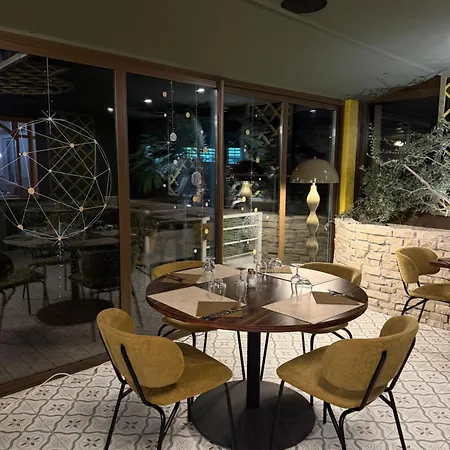 Otel La Borgo 2*